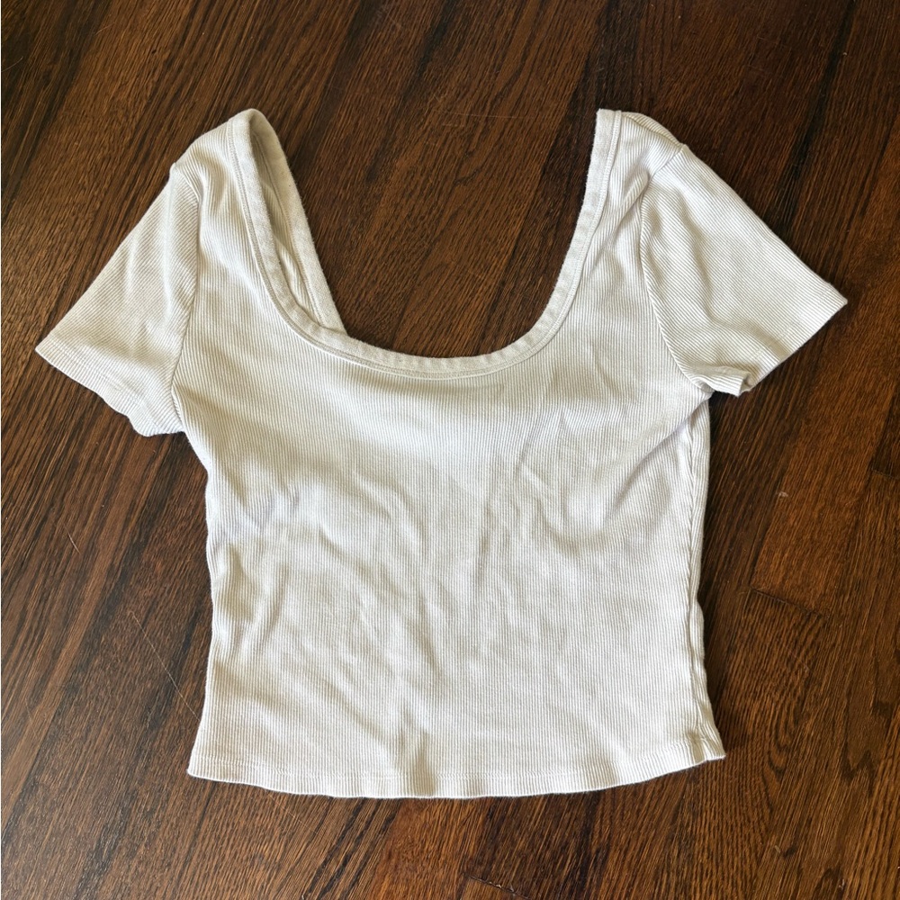 Universal thread ribbed white scoop neck short sleeve top